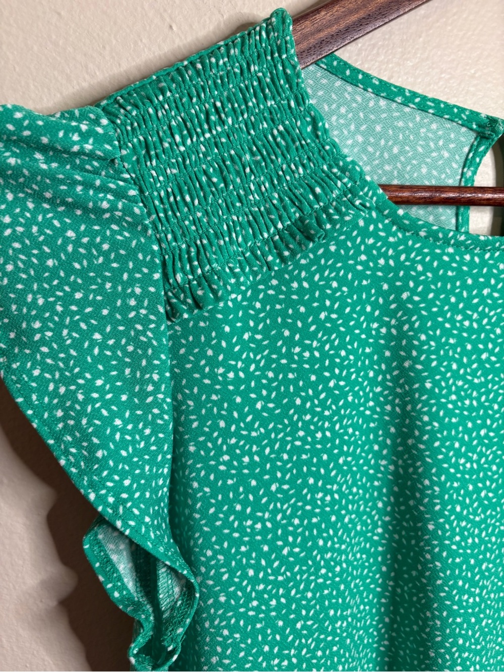Adrianna Papell NWT Green Flutter Sleeve Blouse Size Large Smocked Shoulder Work - Picture 3 of 15